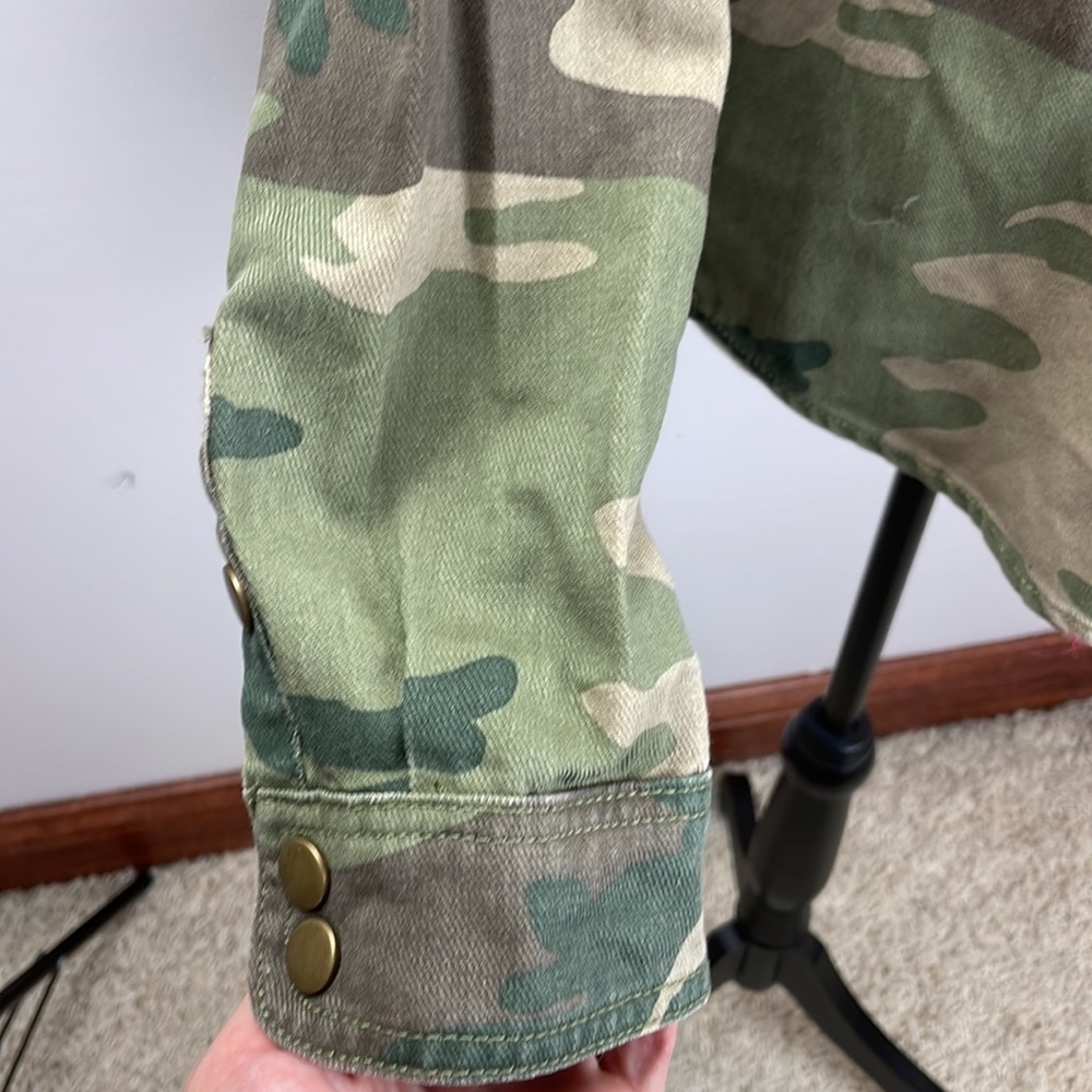 NWT Forever 21 Camo Jacket SZ S Lightweight Full Metal Button Down - Picture 5 of 11